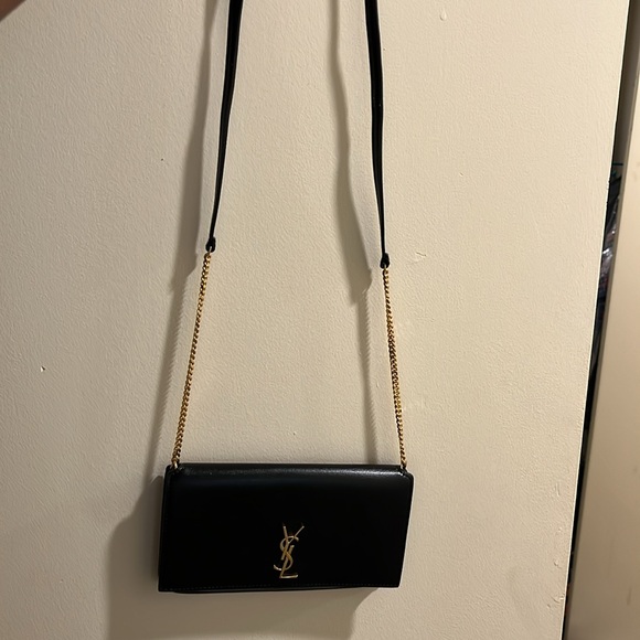 Saint Laurent
Monogram phone holder
ID 15243256 - Picture 2 of 4